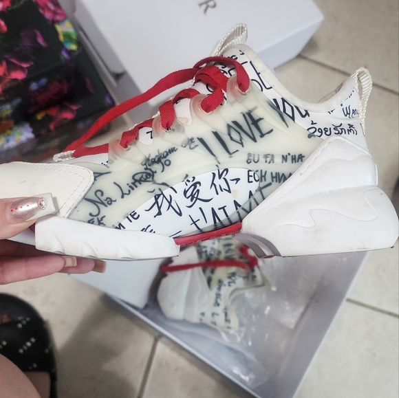 Fashionable sneakers - Picture 1 of 1